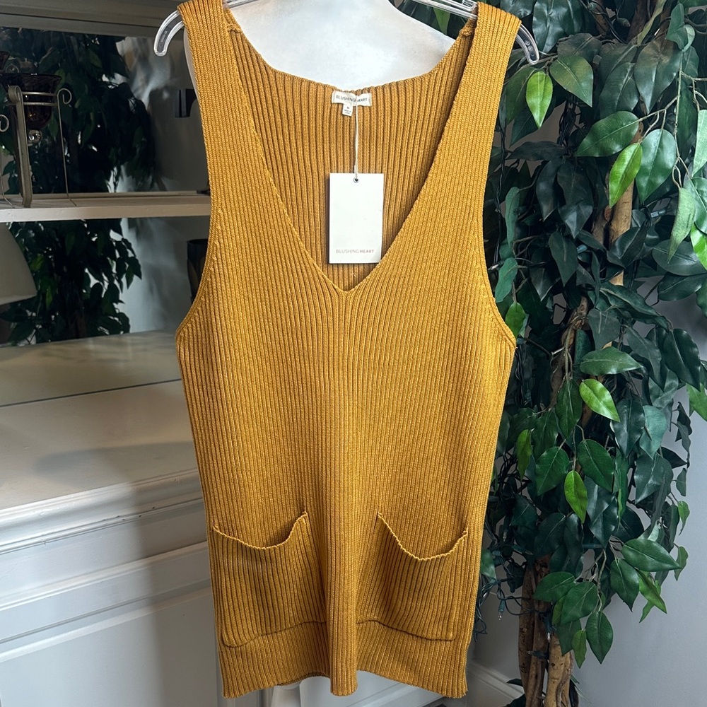🆕NWT Blushing Heart Golden Ribbed Knit Tank Top with Pockets,M